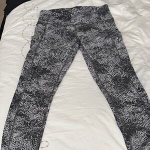 Lululemon women's leggings w design
